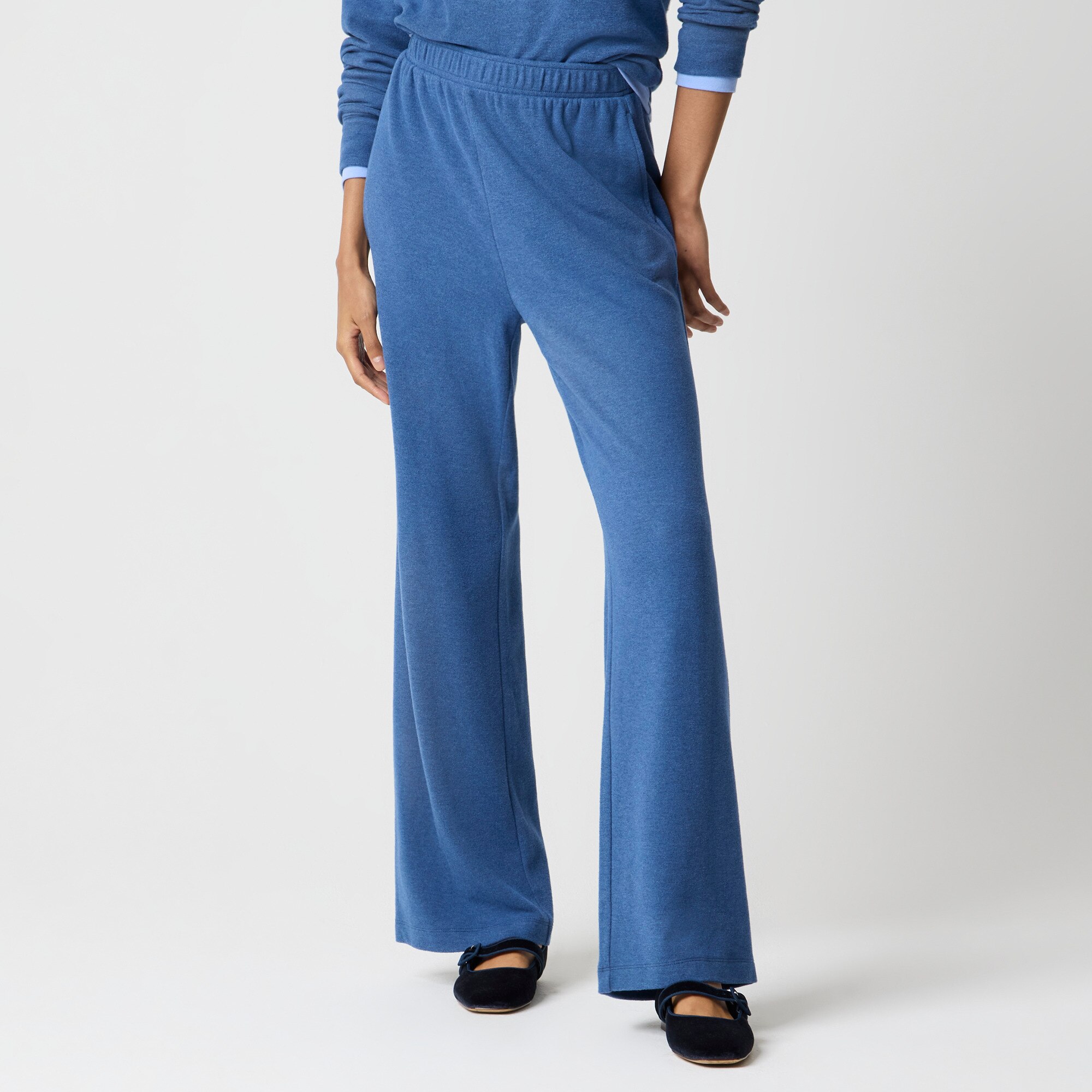 Straight-leg sweatpant in cloudspun yarn